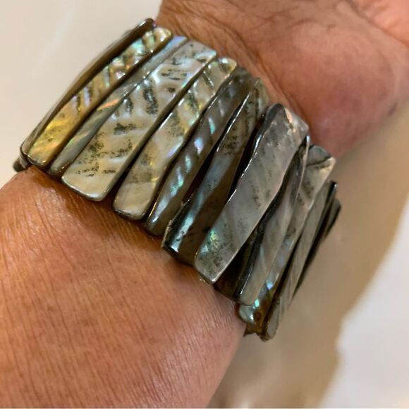 Abalone Shell Bracelet Wide 1.75” OSFA Vintage Boho Gypsy Gorgeous - Picture 6 of 6